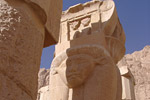 Gttin Hathor ziert die Sulen der Hathor-Kapelle.